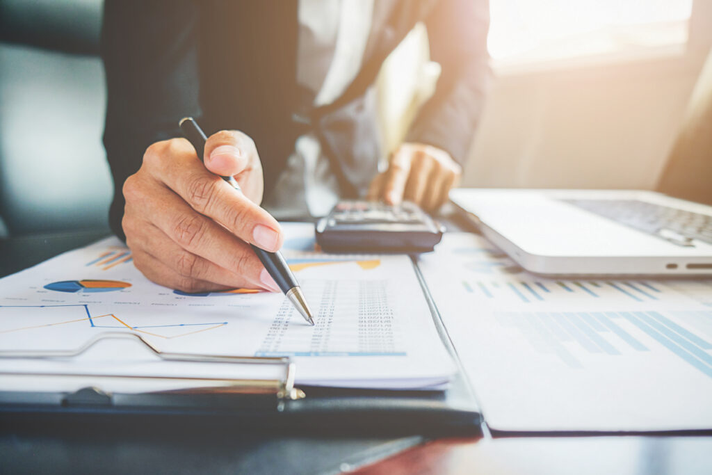 Financial advisor make plan