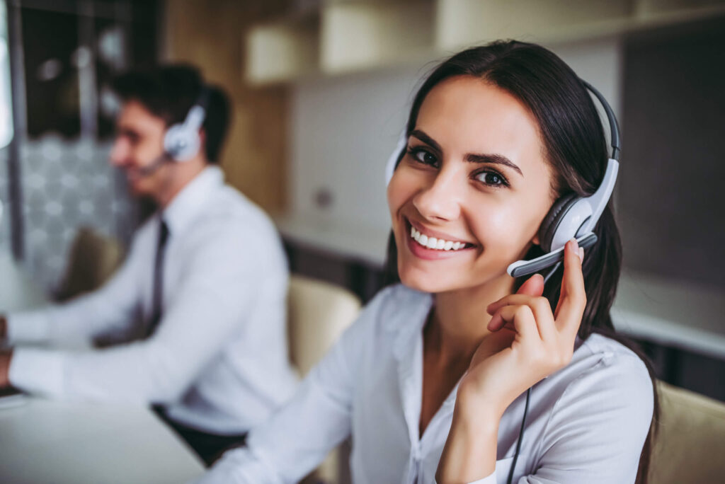 happy-call-center-agent176084658-5-scaled-1