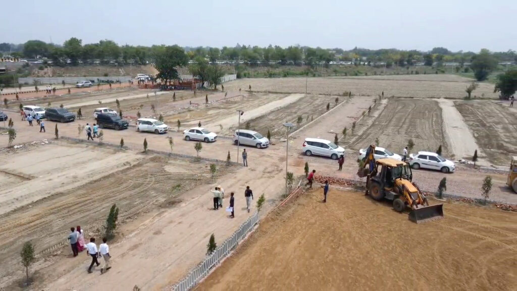 Plot in Noida