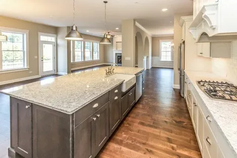Granite vs. Quartz: Which Countertop is Best for Your Tacoma Home Renovation?